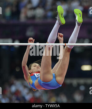 Anna Chicherova de Russie participe à la finale du saut en hauteur femmes au Jeux Olympiques d'été de 2012 à Londres le 11 août 2012 à Stratford, Londres. Chicherova remporte une médaille d'or avec un saut de 2,05 M lors de la finale. UPI/Brian Kersey Banque D'Images