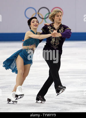 Meryl Davis et Charlie White de l'exécuter pendant les événements de l'équipe de patinage artistique : danse sur glace danse libre, dans le cadre des Jeux Olympiques d'hiver de 2010 à Sotchi, en Russie le 9 février 2014. La Russie a remporté sa première médaille d'or dans l'événement de l'équipe inaugurale, Équipe Canada a pris l'argent et le bronze Team USA. UPI/Vidon-White Maya Banque D'Images