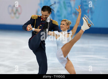 Les Russes Tatiana Volosozhar et Maxim Trankov effectuer au cours de la figure skating : couples programme court au cours de l'événement des Jeux Olympiques d'hiver de Sotchi le 11 février 2014. L'ancien champion olympique s'est classé 24e. UPI/Vidon-White Maya Banque D'Images