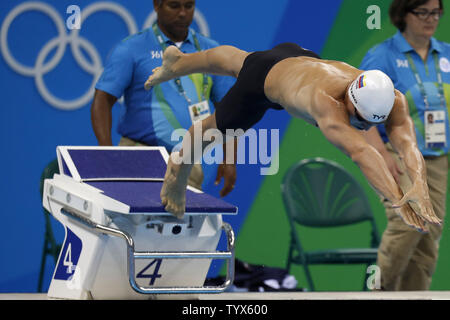 America's Conor Dwyer participe à la chaleur de la six men's 200m nage libre aux Jeux olympiques de natation au stade des Jeux Olympiques de Rio 2016 à Rio de Janeiro, Brésil, le 7 août 2016. Dwyer a remporté sa vague avec un temps de 1:45,95. Photo de Matthew Healey/UPI Banque D'Images