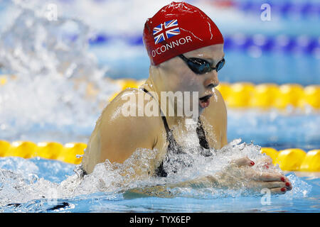 La société britannique Siobhan-Marie O'Connor fait concurrence au quatrième feu de la Women's 200m quatre nages individuel aux Jeux olympiques de natation au stade des Jeux Olympiques de Rio 2016 à Rio de Janeiro, Brésil, le 8 août 2016. O'Connor s'est classée première avec un temps de 2:08,44. Photo de Matthew Healey/UPI Banque D'Images