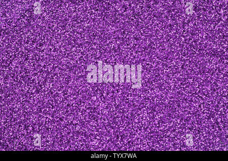 Paillettes décoratives violet. Image en arrière-plan avec des lumières de bokeh petits éléments qui reflètent la lumière Banque D'Images