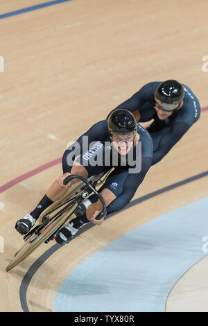 Les cyclistes de l'équipe de la Nouvelle Zélande La concurrence dans l'équipe masculine du printemps premier tour au Rio Vélodrome Olympique au cours de l'été 2016 Jeux Olympiques à Rio de Janeiro, Brésil, le 11 août 2016. La Nouvelle-Zélande qualifiée pour le tour final et définir et record olympique avec un temps de 42,535. Photo de Richard Ellis/UPI.. Banque D'Images