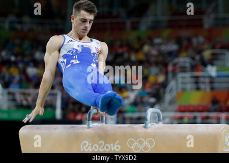 La société britannique Max Whitlock participe à la finale du cheval d'arçons hommes dans l'Arène Olympique de Rio au Jeux Olympiques d'été de Rio 2016 à Rio de Janeiro, Brésil, le 14 août 2016. Whitlock a pris l'or avec une note de 15,966. Photo de Matthew Healey/UPI Banque D'Images