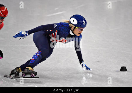 Elise Christie de Grande-Bretagne est en concurrence pour le Ladies' 500m en patinage de vitesse courte piste dans le Jeux Olympiques d'hiver de Pyeongchang 2018, à l'Arena de Gangneung Gangneung, Corée du Sud, le 13 février 2018. Christie a gagné la chaleur et a établi un nouveau record mondial. Photo de Richard Ellis/UPI Banque D'Images
