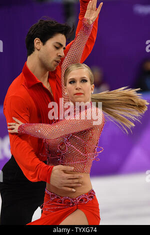 Kaitlyn Weaver et Andrew Poje du Canada en compétition en Danse Programme court au cours de l'événement des Jeux Olympiques d'hiver de Pyeongchang 2018, à l'Ice Arena à Gangneung Gangneung, Corée du Sud, le 19 février 2018. Photo de Richard Ellis/UPI Banque D'Images