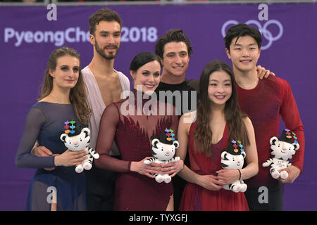 Gagnants de médailles en danse Danse libre poser ensemble au cours de la cérémonie de remise des prix de la Jeux Olympiques d'hiver de Pyeongchang 2018, à l'Ice Arena à Gangneung Gangneung, Corée du Sud, le 20 février 2018. Debout de gauche à droite sont : Gabriella Papadakis médaillés d'argent et Guillaume Cizeron de France, médaillés d'or, Tessa Virtue et Scott Moir du Canada et Maia Shibutani et médaillés de bronze Alex Shibutani des USA. Photo de Richard Ellis/UPI Banque D'Images