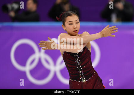 Elizabet Tursynbaeva du Kazakhstan participe à l'unique programme court dames de patinage au cours de l'hiver 2018 de Pyeongchang Jeux Olympiques, à l'Ice Arena à Gangneung Gangneung, Corée du Sud, le 21 février 2018. Photo de Richard Ellis/UPI Banque D'Images