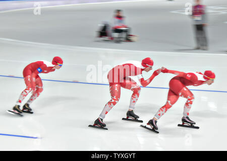 La Pologne participe à l'équipe de patinage de vitesse Dames Poursuite par équipe au cours de la demi-finale des Jeux Olympiques d'hiver de 2018 à Pyeongchang, à l'ovale à Gangneung Gangneung, Corée du Sud, le 21 février 2018. Photo de Richard Ellis/UPI Banque D'Images