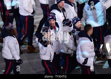 Les athlètes de l'United States arrivent à la cérémonie de clôture des Jeux Olympiques d'hiver de 2018 à Pyeongchang le au Stade Olympique dans Daegwalnyeong, Corée du Sud, le 25 février 2018. Photo de Richard Ellis/UPI Banque D'Images