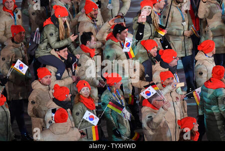 Les athlètes de l'Allemagne arrivent à la cérémonie de clôture des Jeux Olympiques d'hiver de 2018 à Pyeongchang le au Stade Olympique dans Daegwalnyeong, Corée du Sud, le 25 février 2018. Photo de Richard Ellis/UPI Banque D'Images
