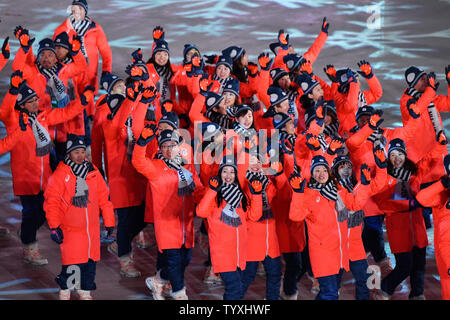 Les athlètes du Japon arrivent à la cérémonie de clôture des Jeux Olympiques d'hiver de 2018 à Pyeongchang le au Stade Olympique dans Daegwalnyeong, Corée du Sud, le 25 février 2018. Photo de Richard Ellis/UPI Banque D'Images