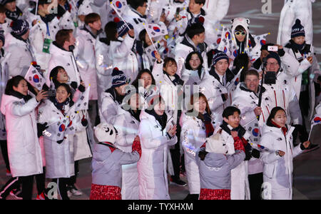 Les athlètes de la Corée du Sud arrivent à la cérémonie de clôture des Jeux Olympiques d'hiver de 2018 à Pyeongchang la, au Stade Olympique dans Daegwalnyeong, Corée du Sud, le 25 février 2018. Photo de Matthew Healey/UPI Banque D'Images