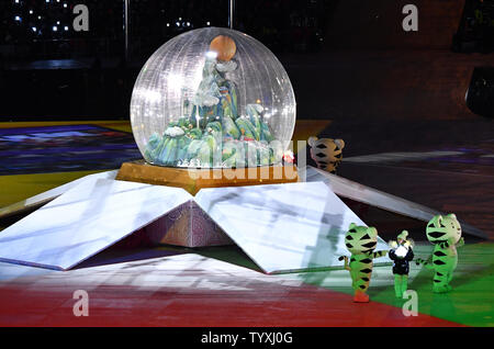 Entertainers effectuer lors de la cérémonie de clôture pour les Jeux Olympiques d'hiver de Pyeongchang 2018 le au Stade Olympique dans Daegwalnyeong, Corée du Sud, le 25 février 2018. Photo de Richard Ellis/UPI Banque D'Images