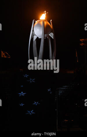 La flamme olympique est allumée lors de la cérémonie de clôture pour les Jeux Olympiques d'hiver de Pyeongchang 2018 le au Stade Olympique dans Daegwalnyeong, Corée du Sud, le 25 février 2018. Photo de Richard Ellis/UPI Banque D'Images