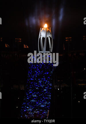 La flamme olympique est allumée lors de la cérémonie de clôture pour les Jeux Olympiques d'hiver de Pyeongchang 2018 le au Stade Olympique dans Daegwalnyeong, Corée du Sud, le 25 février 2018. Photo de Richard Ellis/UPI Banque D'Images