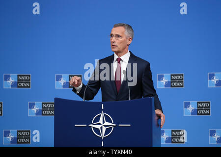 Bruxelles, Belgique. 26 Juin, 2019. Jens Stoltenberg, Secrétaire général de l'OTAN participe à une conférence de presse au cours d'une réunion des ministres de la défense de l'OTAN au siège de l'OTAN à Bruxelles, Belgique, le 26 juin 2019. Les ministres de la défense de l'OTAN se sont réunis à Bruxelles le mercredi pour commencer deux jours de pourparlers sur les principaux défis en matière de sécurité. Credit : Zhang Cheng/Xinhua/Alamy Live News Banque D'Images