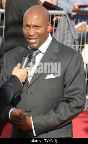 Le réalisateur John Singleton arrive sur le tapis rouge pour la projection de son nouveau film "Quatre Frères" au 31e Festival du Cinéma Américain de Deauville, France le 10 septembre 2005. (Photo d'UPI/David Silpa) Banque D'Images