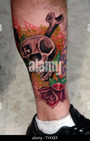 Un festival Présence affiche son tatouage tatouage au cours de l'Art Festival au Parc Floral de Paris le 28 avril 2007. (UPI Photo/ David Silpa) Banque D'Images