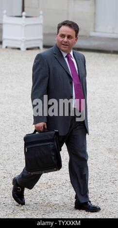 Le travail de la France, des relations sociales et de la solidarité Ministre Xavier Bertrand arrive à l'Elysée pour assister à la première réunion hebdomadaire du cabinet du gouvernement nouvellement nommé à Paris le 18 mai 2007. (Photo d'UPI/William Alix) Banque D'Images