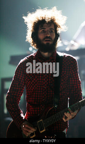 Guitariste, Brad Delson du groupe Linkin Park se produit en concert à Bercy à Paris le 30 mai 2007. (Photo d'UPI/David Silpa) Banque D'Images