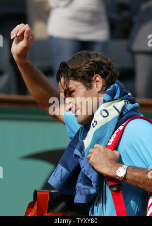 Roger Federer suisse célèbre après avoir remporté son match de quart de finale contre Tommy Robredo à partir de l'Espagne à l'Open de France de Roland Garros à Paris le 5 juin 2007. Federer a gagné 7-5, 1-6, 6-1, 6-2. (Photo d'UPI/Eco Clement) Banque D'Images