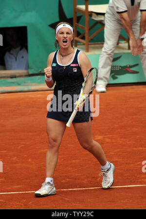 Svetlana Kuznetsova de la Russie réagit après avoir marqué un point lors de son match de quart de finale contre Kaia Kanepi de l'Estonie à l'Open de tennis français à Paris, le 4 juin 2008. Kuznetsova a gagné 7-5, 6-2. (Photo d'UPI/Eco Clement) Banque D'Images