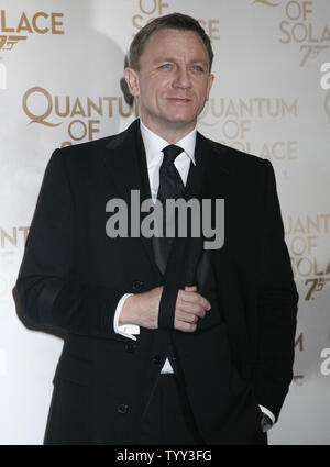 L'acteur Daniel Craig arrive à la première française du nouveau film de James Bond "Quantum of Solace" à Paris le 30 octobre 2008. (Photo d'UPI/David Silpa)