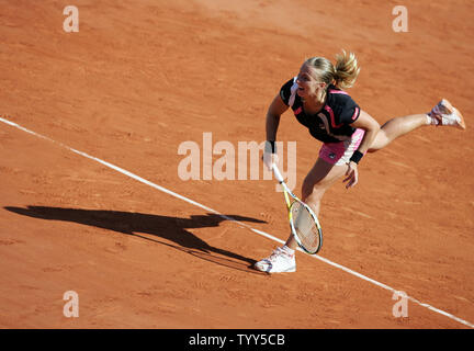 Septième de la superficie ensemencée de Svetlana Kuznetsova Russies erves contre Samantha Stosur de l'Australie pendant leur demi-finale des Internationaux de France de Tennis à Roland Garros, près de Paris, le 4 juin 2009. Kuznetsova a gagné 6-4, 6-7 (5), 6-3. (Photo d'UPI/Eco Clement) Banque D'Images