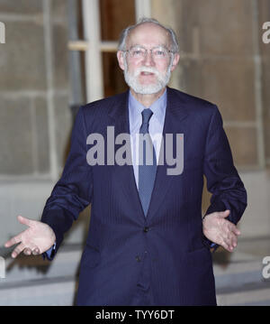 Le président de l'entreprise Film Gaumont Nicolas Seydoux arrive à une cérémonie au cours de laquelle l'acteur et réalisateur Clint Eastwood va recevoir la Légion d'honneur des mains de Nicolas Sarkozy à l'Elysée à Paris le 13 novembre 2009. L'ancien président français Jacques Chirac a honoré Eastwood comme chevalier de la Légion d'honneur il y a deux ans mais le dernier Eastwood décoration a été une étape à partir de la troisième année (commandant) sur le legionÕs-cinq élèves de l'échelle. UPI/David Silpa Banque D'Images