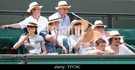 Fans regarder le tennis Open de France de Roland Garros à Paris le 25 mai 2010. UPI/David Silpa Banque D'Images