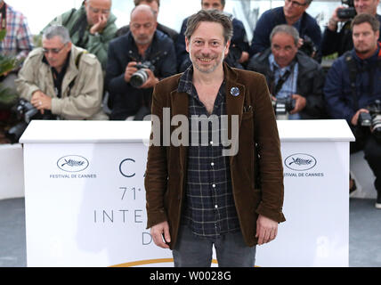 Mathieu Amalric arrive à un photocall pour le film "Le grand bain" pendant la 71ième congrès annuel international du Film de Cannes à Cannes, France le 13 mai 2018. Photo de David Silpa/UPI Banque D'Images