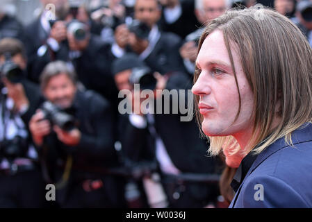 Michael Pitt arrive sur le tapis rouge avant la projection du film 'Le Poirier Sauvage (Ahlat Agaci)' à la 71e assemblée annuelle du Festival International du Film de Cannes à Cannes, France le 18 mai 2018. Photo de David Silpa/UPI Banque D'Images