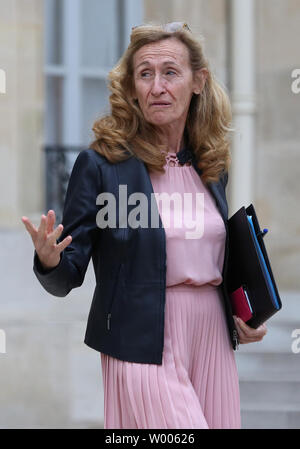 Le ministre français de la Justice Nicole Belloubet quitte le Palais de l'Élysée à la suite d'une réunion du cabinet ministériel à Paris le 17 octobre 2018. Cette réunion était la première depuis le président français Emmanuel Macron a annoncé un remaniement de son gouvernement à la suite d'une série de démissions. Photo de David Silpa/UPI Banque D'Images