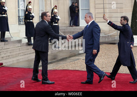 Le Premier Ministre israélien Benyamin Netanyahou arrive à l'Elysée pour assister à un dîner spécial au y compris des dizaines de chefs d'état et de gouvernement, tenu par le président français, Emmanuel macron sur le 100e anniversaire de la PREMIÈRE GUERRE MONDIALE, le jour de l'Armistice 11 Novembre, 2018. Les époux ont assisté à un déjeuner pour les conjoints au château de Versailles à l'extérieur de la capitale. Photo par Eco Clement/UPI Banque D'Images
