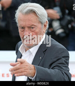 Alain Delon arrive à un photocall pour la Palme d'or d'honneur lors de la 20e Congrès International du Film de Cannes à Cannes, France le 19 mai 2019. Photo de David Silpa/UPI Banque D'Images