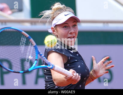 American Amanda Anisimova hits un tir lors de son Open de France match quart de femmes contre la Roumanie lors de : Simona Roland Garros à Paris le 6 juin 2019. Défait 6-2 : Anisimova, 6-4 à l'avance pour les demi-finales. Photo de David Silpa/UPI Banque D'Images
