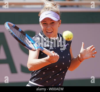 American Amanda Anisimova hits un tir lors de son Open de France match quart de femmes contre la Roumanie lors de : Simona Roland Garros à Paris le 6 juin 2019. Défait 6-2 : Anisimova, 6-4 à l'avance pour les demi-finales. Photo de David Silpa/UPI Banque D'Images