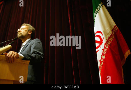 Visiter l'Iran négociateur nucléaire Ali Larijani parle aux médias chinois et internationaux au cours d'une conférence de presse à l'ambassade d'Iran à Pékin, Chine, le 5 janvier 2007. Le président chinois Hu Jintao a exhorté l'Iran vendredi pour «répondre au sérieux" à une résolution du Conseil de sécurité de l'ONU qui impose des sanctions sur le commerce de Téhéran en matières nucléaires sensibles et de la technologie. (UPI Photo/Stephen Shaver) Banque D'Images