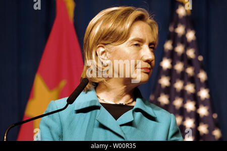 La secrétaire d'Etat américaine Hillary Clinton répond à une question lors d'une conférence de presse après la la U.S.-China Dialogue stratégique économique à Beijing le 25 mai 2010. Les États-Unis et la Chine a signalé des progrès dans leur relation à des entretiens annuels après des mois de tension. Avec la Corée du Nord encore une fois susciter des tensions régionales, Clinton et le secrétaire au Trésor Timothy Geithner a rencontré haut fonctionnaires chinois pour la sécurité et la négociation. UPI/Stephen Shaver Banque D'Images