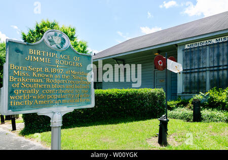 Un marqueur historique marque la naissance du musicien de blues Jimmie Rodgers, le 22 juin 2019, à Meridian, Mississippi. Banque D'Images