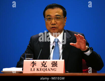 Le Premier ministre chinois Li Keqiang tient une conférence de presse pour les journalistes nationaux et étrangers après la séance de clôture de l'Assemblée populaire nationale (APN) dans le Grand Hall du Peuple à Beijing, le 20 mars 2018. Li a promis une plus grande ouverture du marché comme parle d'une guerre commerciale avec les États-Unis. Photo par Stephen Shaver/UPI Banque D'Images