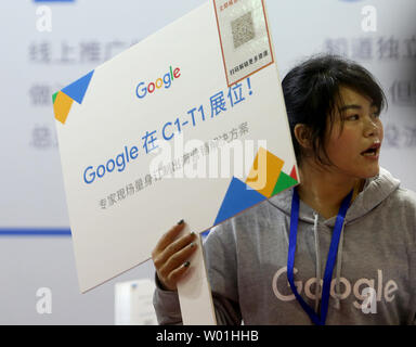 Google, dans le cadre de leur pousser à gagner plus de parts dans le marché mondial du commerce électronique, participe à la 2e commerce électronique international Expo à Yiwu, dans la province du Zhejiang, le 12 avril 2019. En moins d'une décennie, la Chine est devenue le leader mondial de l'e-commerce : aujourd'hui, sa part est de 42 pour cent. La Chine possède 730 millions d'utilisateurs d'internet, il compte pour 40 pour cent de la vente e-commerce et son marché du paiement mobile est 11 fois la taille du marché américain, selon un rapport de McKinsey Global Institute. Photo par Stephen Shaver/UPI Banque D'Images