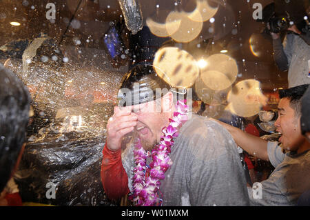 Le lanceur des Phillies de Philadelphie Brett Myers célèbre dans le clubhouse après les Phillies a gagné les World Series, défaisant les Rays de Tampa Bay dans le jeu 5, 4-3 à la Citizens Bank Park de Philadelphie le 29 octobre 2008. (UPI Photo/Kevin Dietsch) Banque D'Images