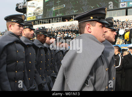 Les cadets de l'armée de mars à Lincoln Financial Field au cours de festivités arborant au congrès annuel Army-Navy game à Philadelphie le 6 décembre 2008. (Photo d'UPI/John Anderson) Banque D'Images