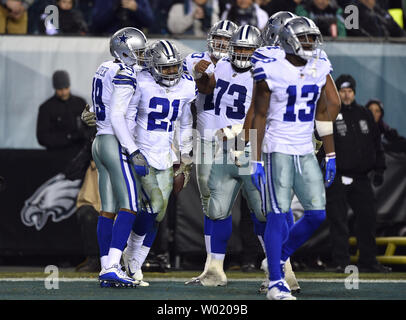 Cowboys de Dallas running back Ézéchiel Elliott (21) célèbre avec ses coéquipiers après avoir marqué un touché au cours d'un match de football américain NFL contre les Eagles de Philadelphie au Lincoln Financial Field à Philadelphie le 11 novembre 2018. Photo par Derik Hamilton/UPI Banque D'Images