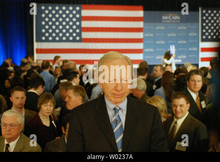 Joe Lieberman (I-CT) assiste à un rassemblement pour le sénateur John McCain (R-AZ) sur Super Mardi, à l'Arizona Biltmore Resort à Phoenix, Arizona le 5 février 2008. McCain est le leader projetée dans la course pour l'investiture du GOP que 24 États américains vote à l'élection primaire. (Photo d'UPI/Alexis C. Glenn) Banque D'Images