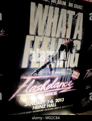 'Flashdance the Musical ' affiche sur écran, au cours de la conférence de presse le 9 novembre 2012 à Pittsburgh Heinz Hall en annonçant que les billets sont en vente pour la première mondiale au premier janvier 2013 de la comédie musicale basée sur le film Flashdance 1983. UPI/Archie Carpenter Banque D'Images