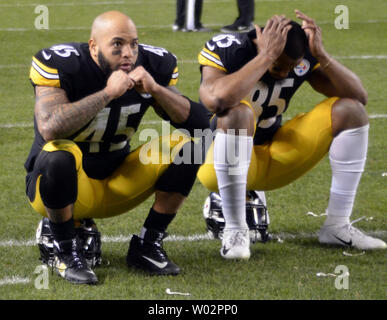 Pittsburgh Steelers fullback Roosevelt Nix-Jones (45) et de Pittsburgh Steelers tight end Xavier Grimble (85) montres à la fin de la suite du jeu des Cleveland Browns 16-13 gagner contre les Bengals de Cincinnati au Heinz Field de Pittsburgh le 30 décembre 2018. Photo par Archie Carpenter/UPI Banque D'Images