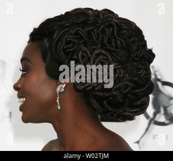 Comédienne Aissa Maiga arrive à l'amfAR Cinema Against AIDS 2008 gala qui aura lieu au cours de la 61e Festival de Cannes près de Cannes, France le 22 mai 2008. L'événement réunit des fonds pour la recherche sur le SIDA. (Photo d'UPI/David Silpa) Banque D'Images